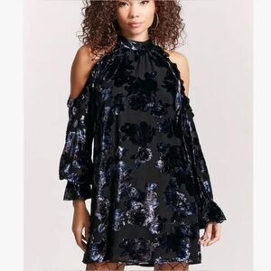 Forever 21 women’s size small crushed velvet flower cold shoulder mini